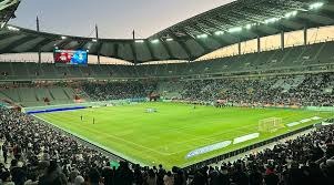 球队取胜后送亚泰降级，海牛球迷在退场时高喊“亚泰降级啦”